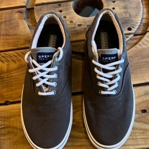 Men’s Sperry canvas casual sneakers. Size 10 1/2